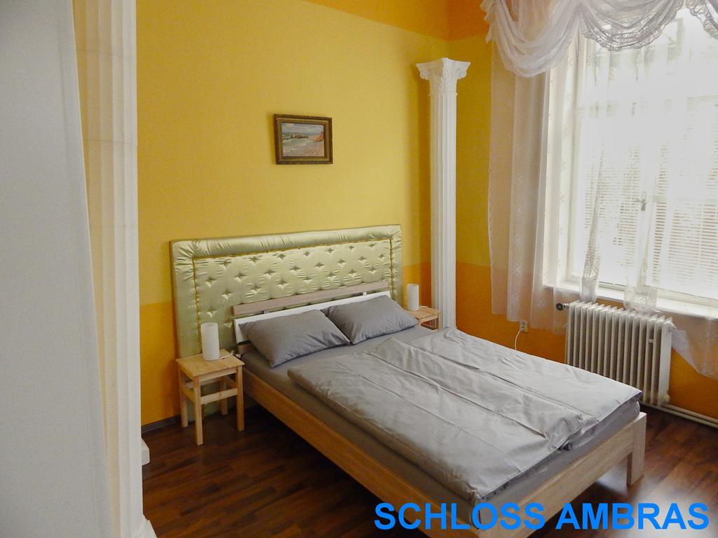 Schloss Ambras Mariánské Lázně Værelse billede